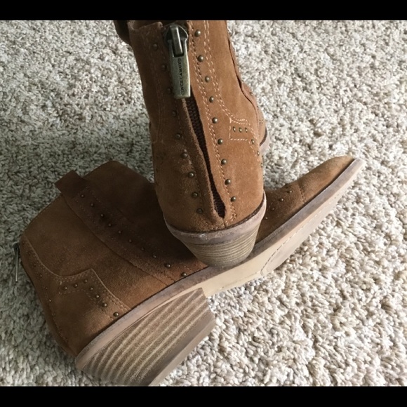 Vince Camuto ankle suede zipper in back - Picture 6 of 7